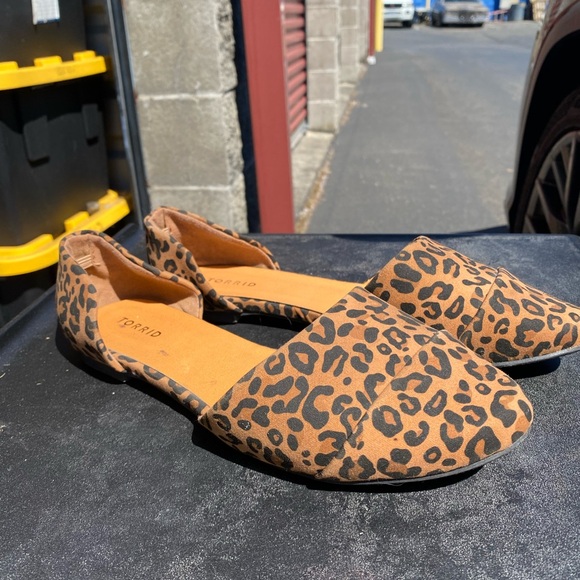 Torrid Women's Brown Black Leopard Print Flats Slip On Sandals Size 11 - Picture 3 of 11